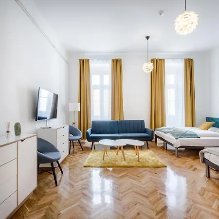 Bpr Stylish Vagabond With Ac * Budapest