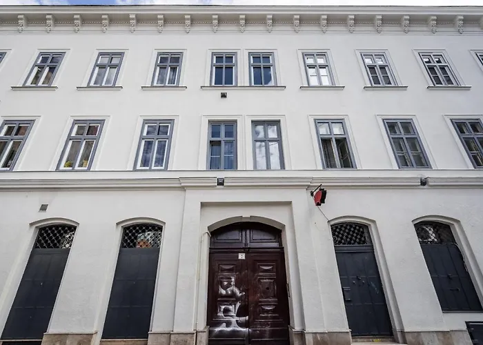 Stylish Vagabond With Ac * Budapesta