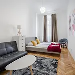 Stylish Vagabond - 3br, 2 Bathrooms, Ac,