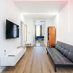 Stylish Vagabond - 3br, 2 Bathrooms, Ac, Budapest
