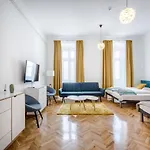 Stylish Vagabond - 3br, 2 Bathrooms, Ac, * Budapest